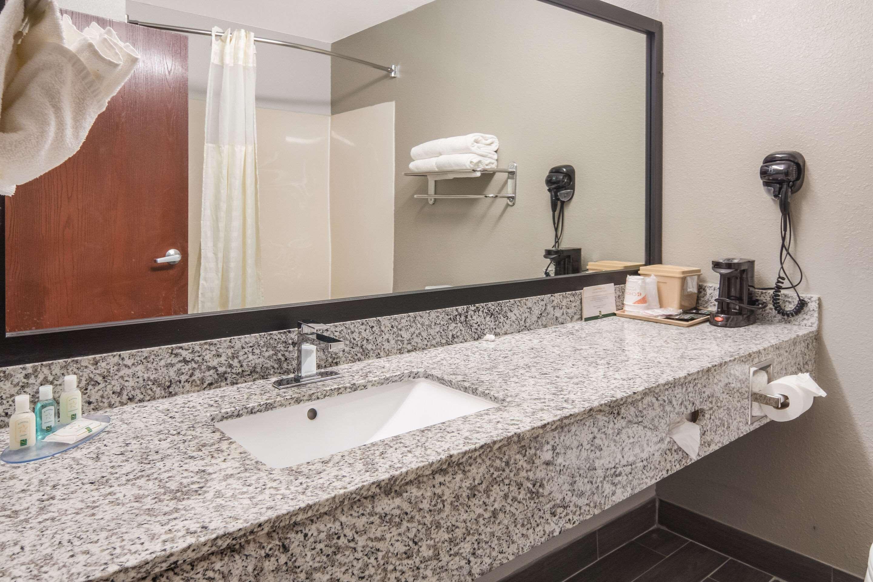 Quality Inn & Suites Fort Worth Buitenkant foto