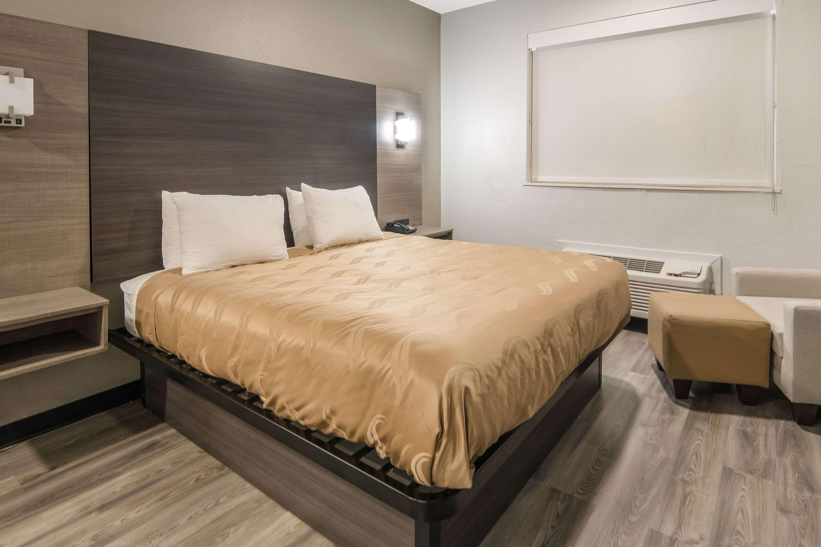 Quality Inn & Suites Fort Worth Buitenkant foto