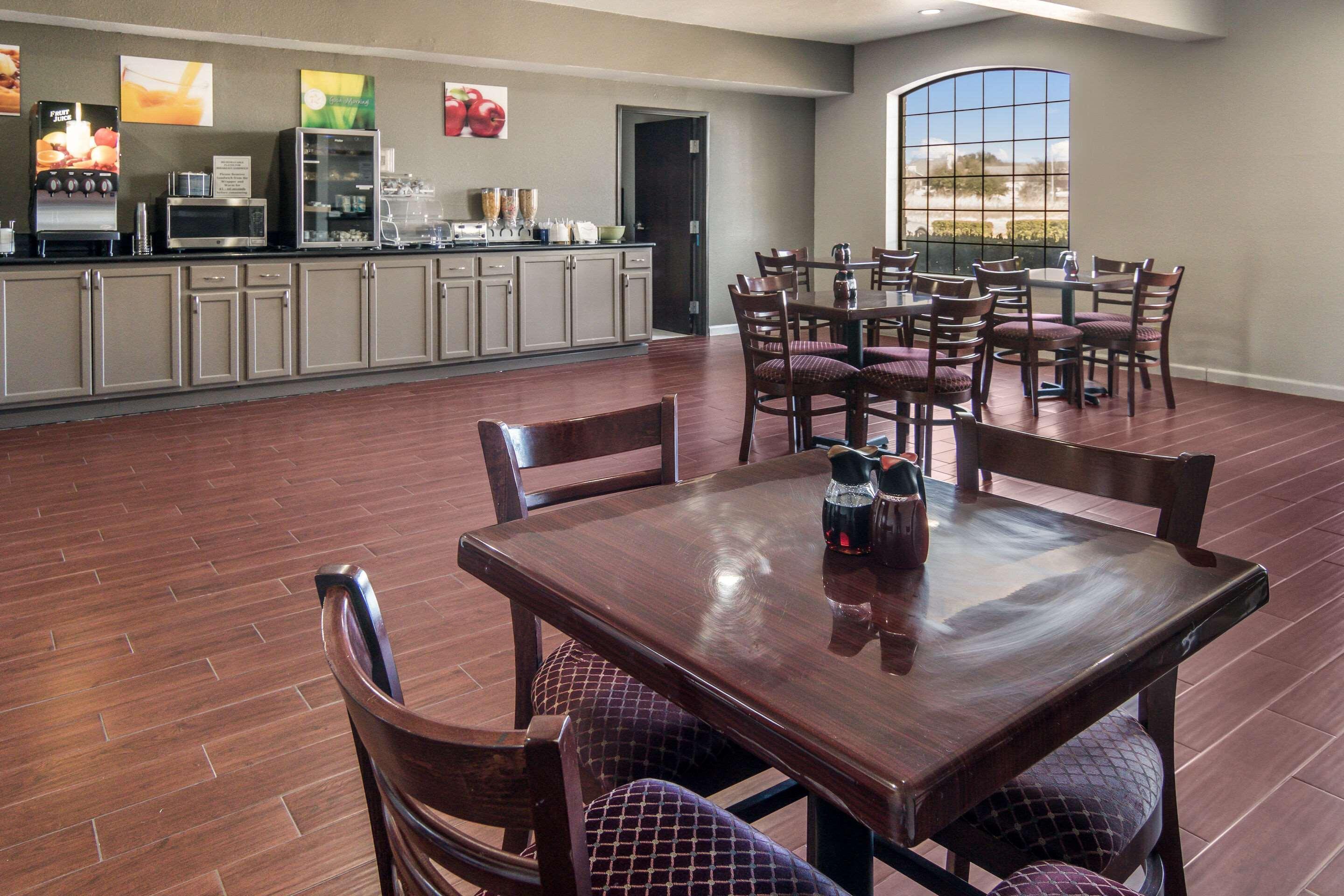 Quality Inn & Suites Fort Worth Buitenkant foto