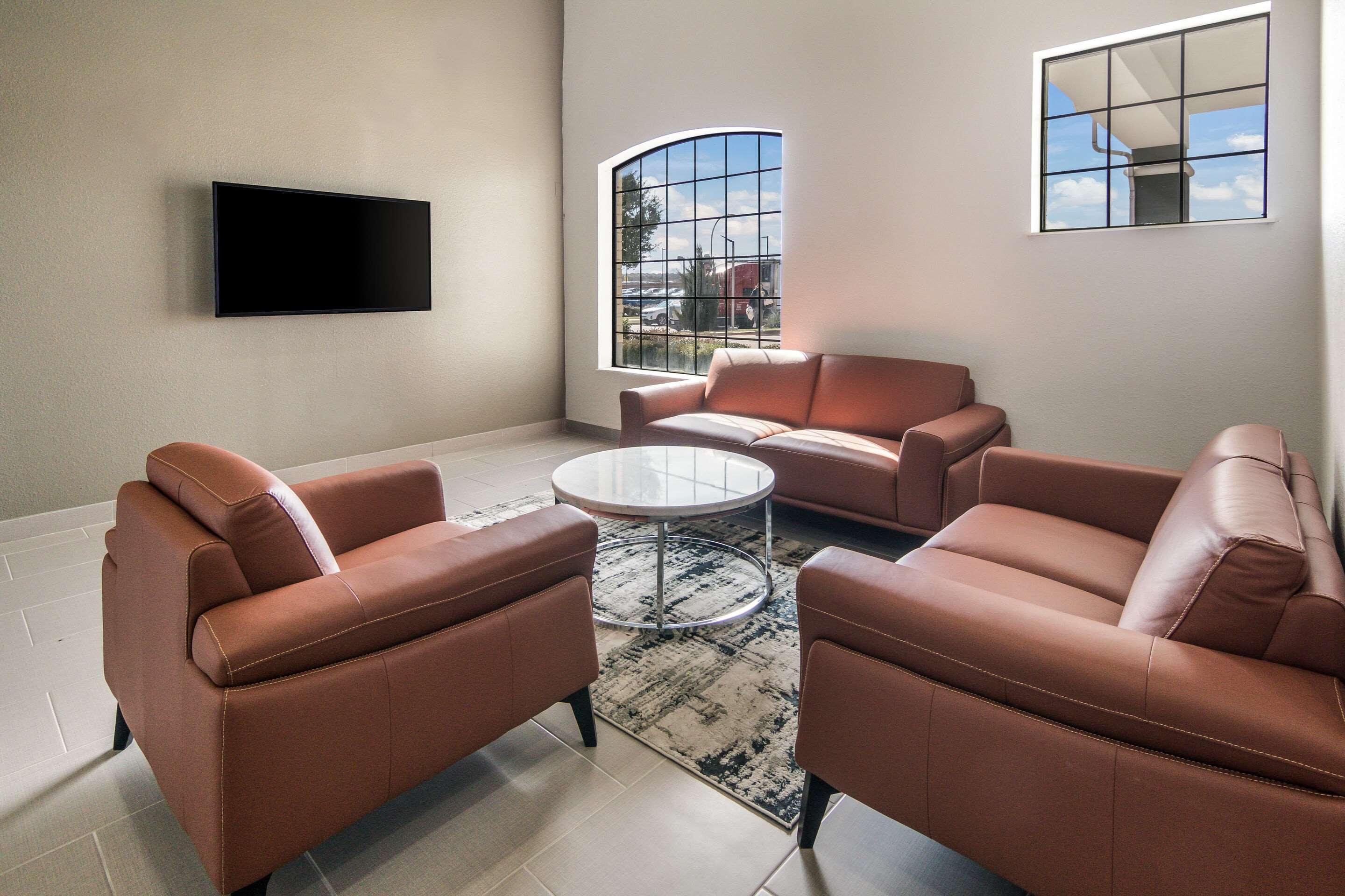 Quality Inn & Suites Fort Worth Buitenkant foto