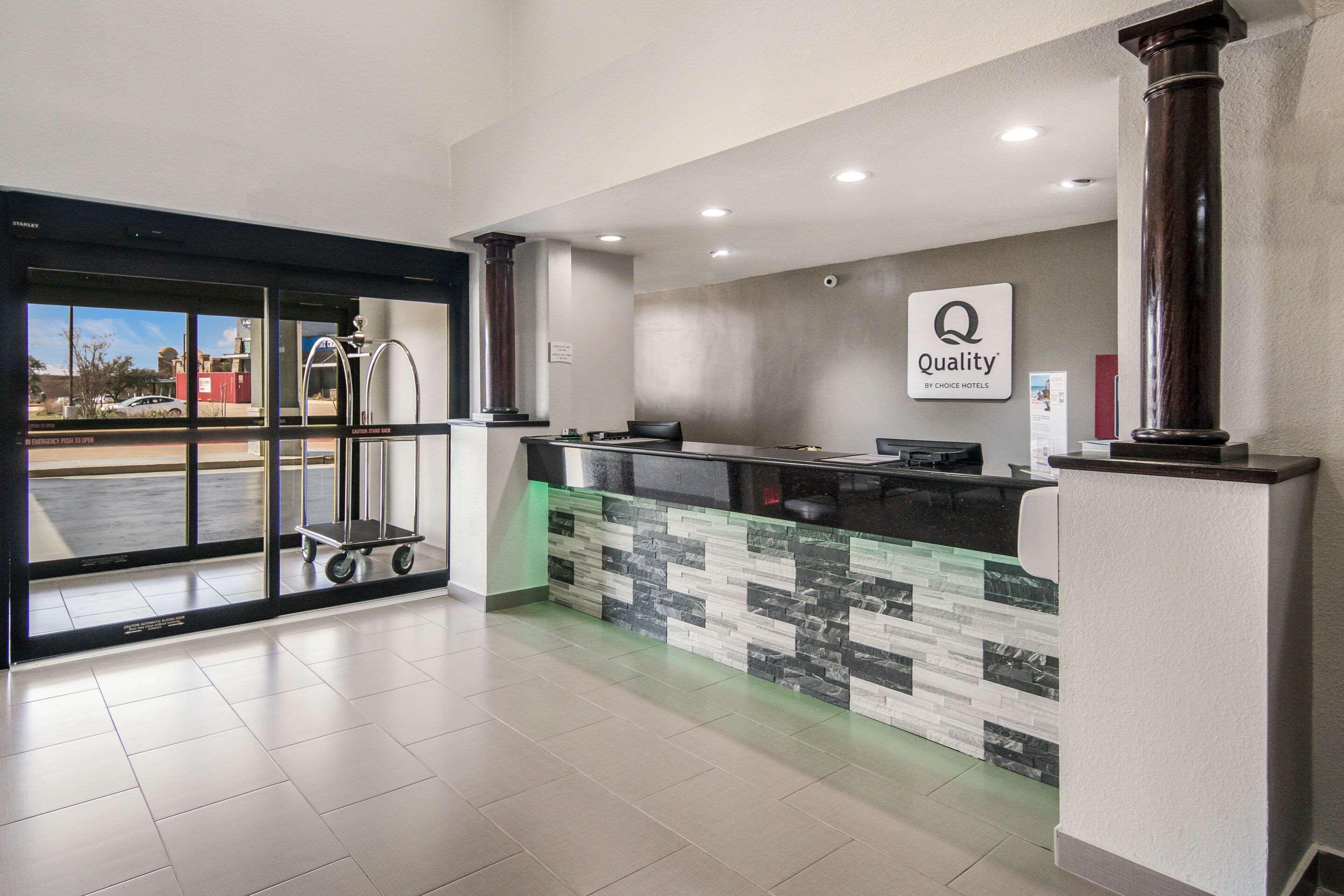 Quality Inn & Suites Fort Worth Buitenkant foto