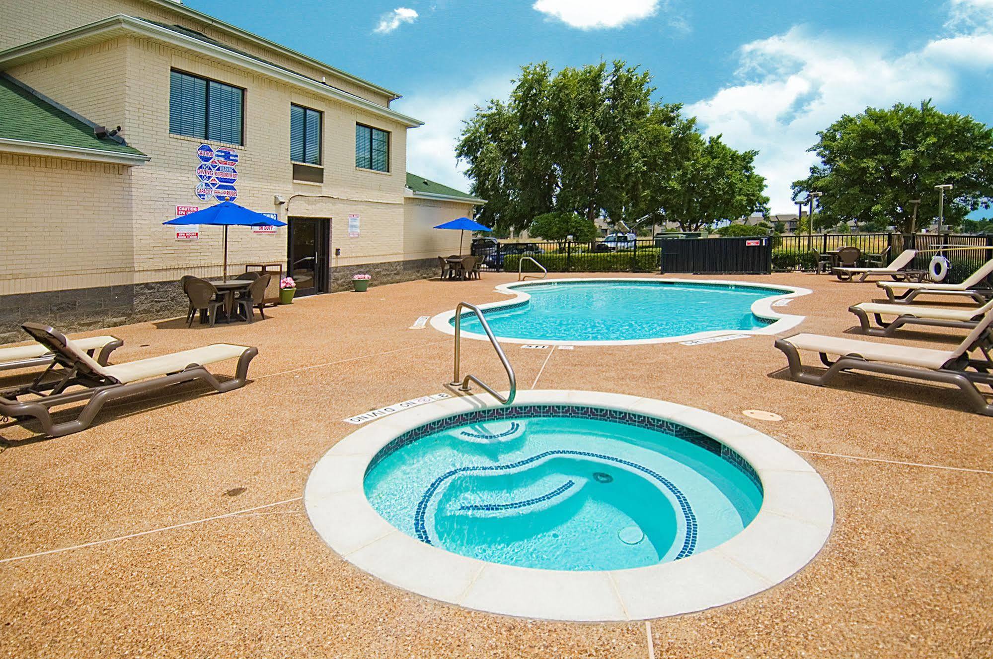 Quality Inn & Suites Fort Worth Buitenkant foto