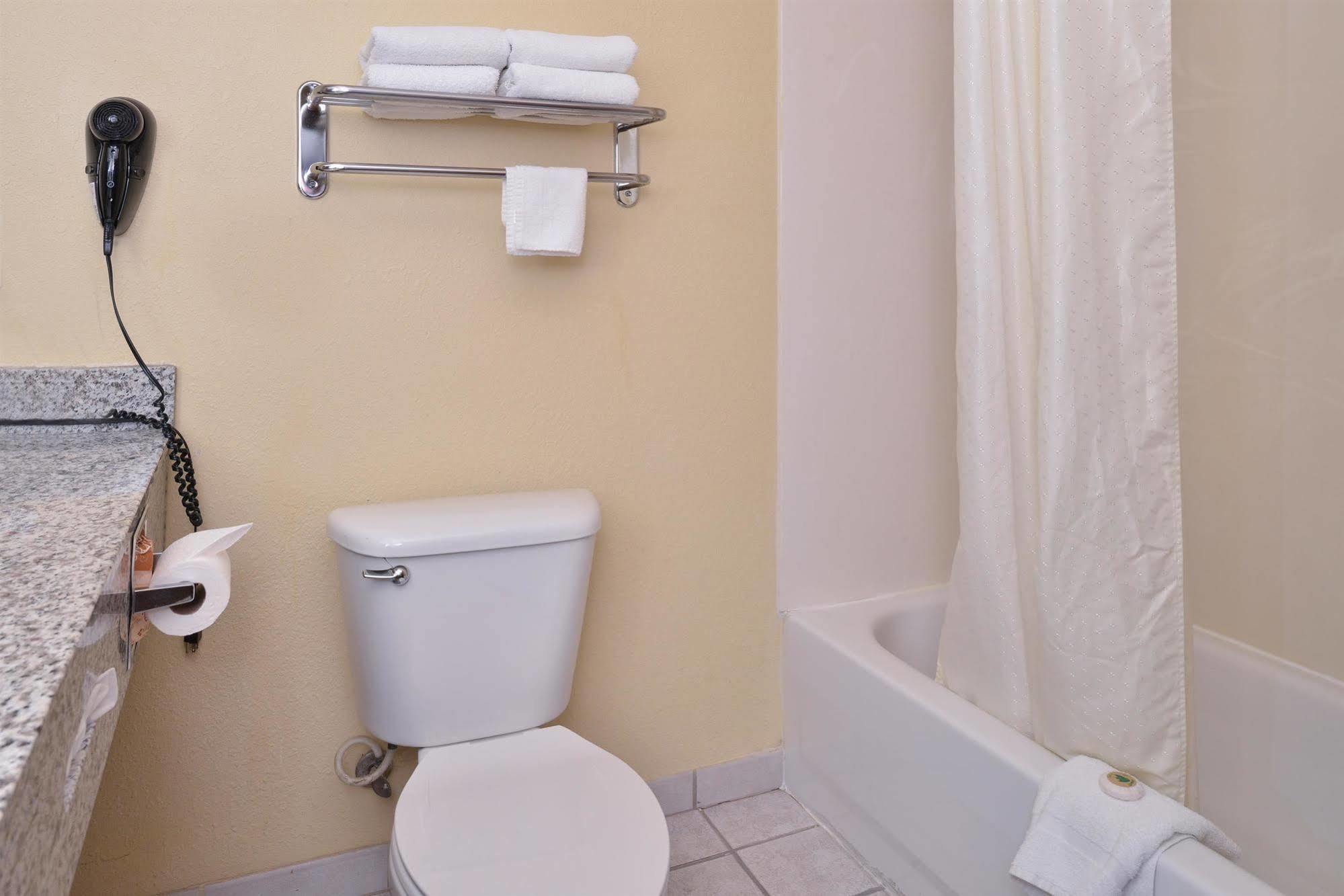 Quality Inn & Suites Fort Worth Buitenkant foto
